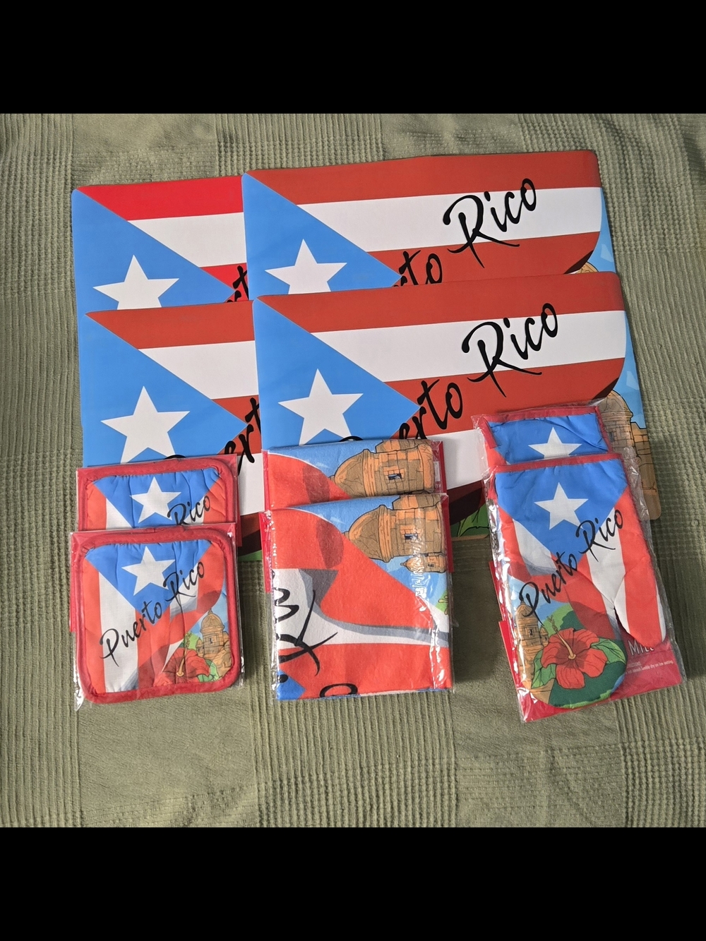 Puerto Rico flag design. Includes matching kitchen accessories. 10-piece